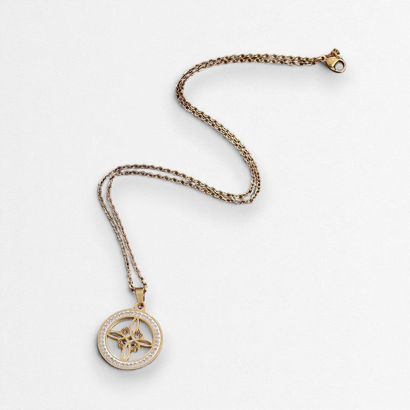 collier pendentif nœud celtique femme